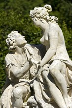 Sculpture of a pair of lovers