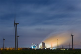 Windfarm in front of the Niederaussem lignite-fired power station