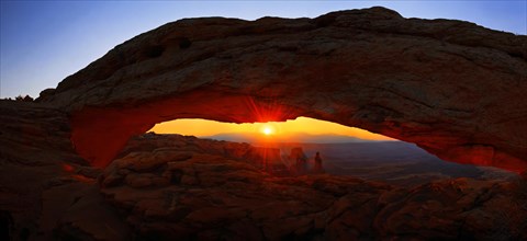Sunrise at Mesa Arch stone arch