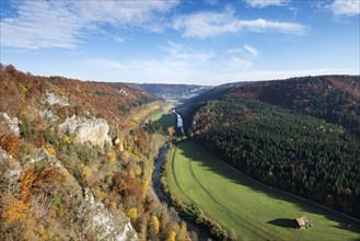View from Konpfmacher Rock over the autumnal Danube Valley