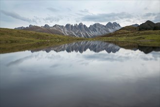 Kalkkoegel range from Salfeinssee Lake near Innsbruck