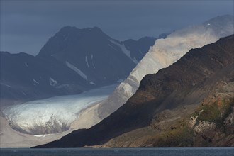 Kongsbreen Glaciersurrounded by mountains