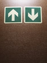 Two arrows pointing up and down