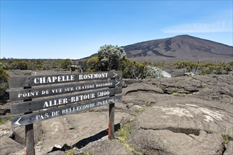 Guide for hikers at Piton de la Fournaise volcano