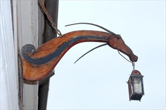 Streetlight shaped like the head of a horse