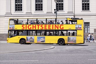 Sightseeing bus with tourists