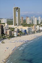 Playa de Poniente beach with the Intempo skyscraper or Benidorm Edificio Intempo