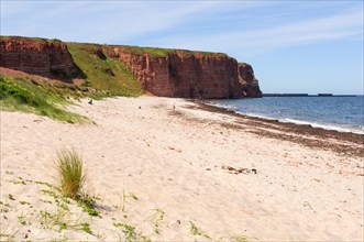 View from the beach of the Heligoland Lowlands towards the rocks of the Upperlands