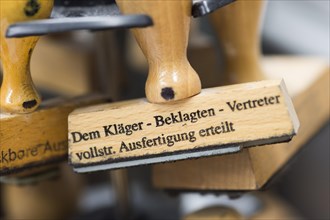 Stamp with the inscription 'Dem Klager - Beklagten - Vertreter - vollstr. Ausfertigung erteilt'