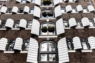 Windows of a house on Brouwersgracht canal