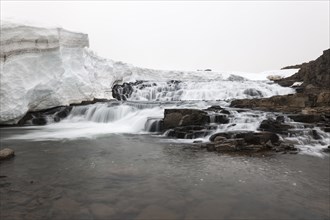 A small waterfall under a thick layer of ice