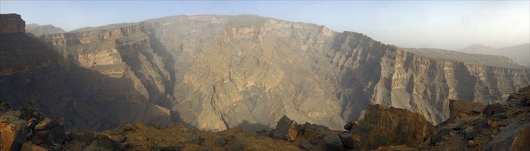 The deep canyon of the Wadi Ghul