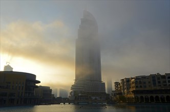 Dubai Mall in the morning mist on Lake Burj Khalifa
