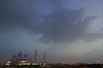 The floodlit Sheikh Zayed Grand Mosque