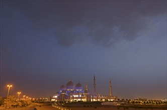 The floodlit Sheikh Zayed Grand Mosque