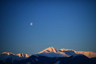 Rosskogel mountain with moon