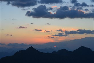 Sun rising between Seejoch mountain and Peiderspitze mountain