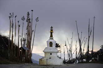 Stupa on Yotong La Pass
