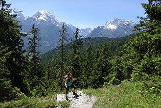 Hikers on the way to Mt. Toter Mann