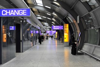 Passage connecting the terminal buildings