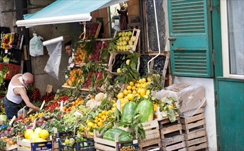 Fruit and vegetable store in the Spanish Quarters