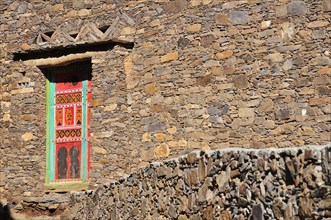 Natural stone walls