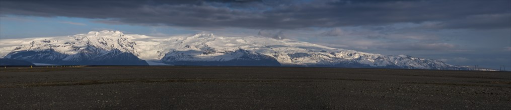 Vatnajoekull Glacier with alluvial plains