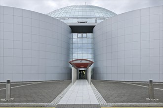 Entrance to the hot water storage and Perlan restaurant