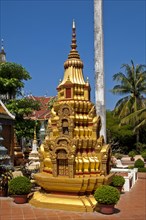 Gilded stupa at Wat Preah Prohm Rath
