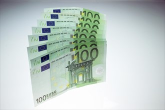 100-euro bank notes