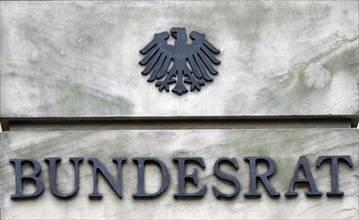 Lettering on the main gate 'Bundesrat'
