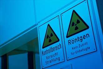 X-ray warning signs in a radiotherapy practice