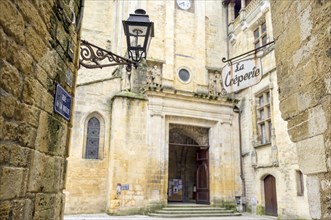 Street light and 'Creperie' sign on Place du Peyrou square