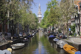 Small boats along Groenburgwal canal