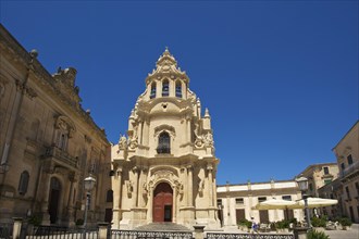 Church San Giorgio and Piazza Duomo square