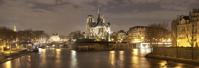 Seine River with the Cathedral of Notre-Dame de Paris at night