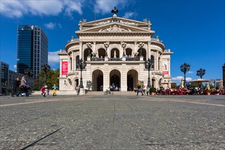 Opernplatz square and Alte Oper