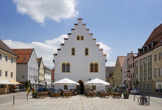 Marienplatz square with the Ballenhaus storehouse
