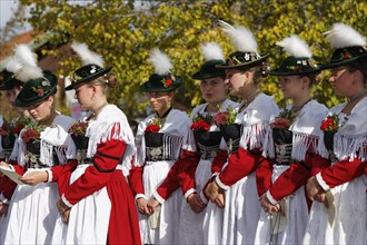 Young women wearing traditional costume during the Leonhardiritt procession