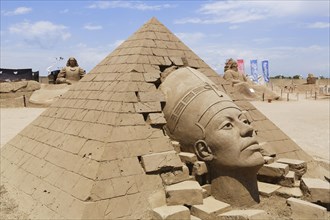 Nefertiti sand sculpture by Karlis Ile