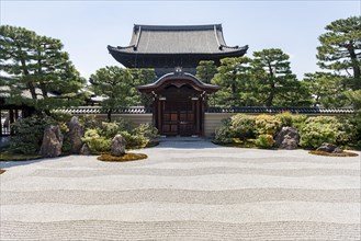 Zen garden in Kennin-ji
