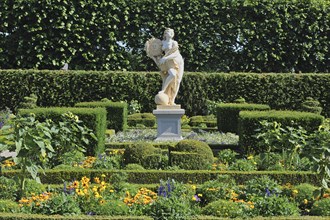 Sun' statue in a Low-German flower garden