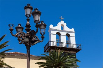 Street lamp in front of San Francisco Convent
