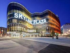 New shopping center Skyline Plaza