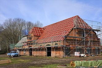 Complete roof renewal of a horse stable from 1918