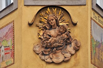 Relief of the Virgin Mary with the infant Jesus on the facade of the building 'Altes Brodhaus'