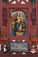 Sculpture of Mary holding baby Jesus at a former patrician house