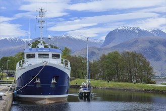Ship Sir John Murray in the port of Fort William