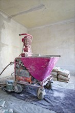 Plastering machine for plastering interior walls