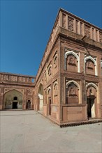 Decorative elements carved in sandstone on the facade of Jahangiri Mahal